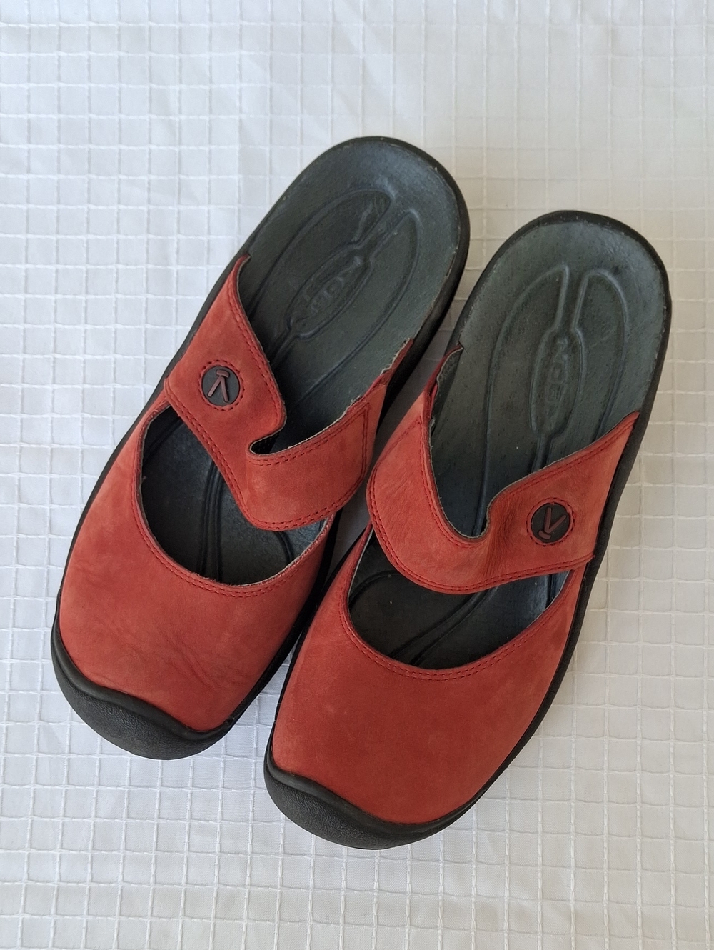 Keen Financia Sandals Womans Sz 6 Red Athletic Shoes Closed Toe XT1205